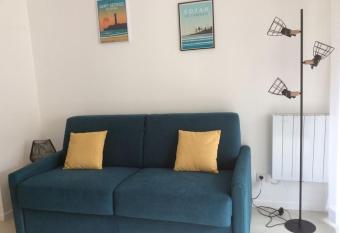   meraude has Balcony rooms