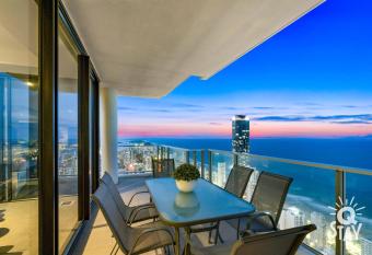 3 Bedroom Superior Sub Penthouse in the Heart of Surfers Paradise with Ocean Views - Circle on Cavill allows 18 year olds to book a room