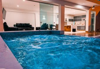 La casa de austin I has Balcony rooms