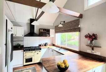 Lakeview Cottage allows 18 year olds to book a room