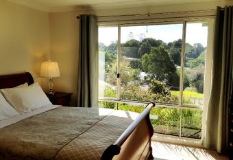 My Sanctuary in Maleny allows 18 year olds to book a room