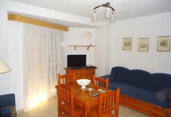 Nereidas 4 pax has Smoking rooms