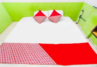 OYO 91344 Wr House Syariah Batam allows 18 year olds to book a room