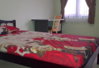 SPOT ON 91343 Kartika Guest House Syariah allows 18 year olds to book a room