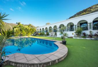 Amaroo On Mandalay has Balcony rooms