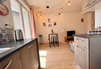 9mins de Lamalou-les-Bains 30mins Av  ne 40m   has Balcony rooms