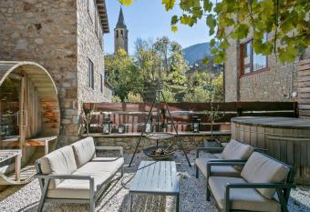 Luderna - Casa con jard  n Saboredo has Balcony rooms