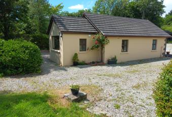 Sea view 1-Bed Cottage with private garden has Balcony rooms