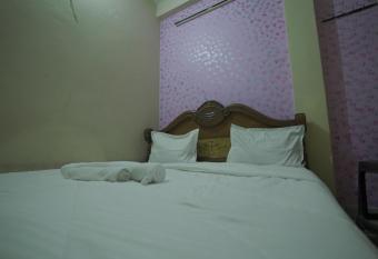 Hotel Braj Bhawna by WB INN allows 18 year olds to book a room