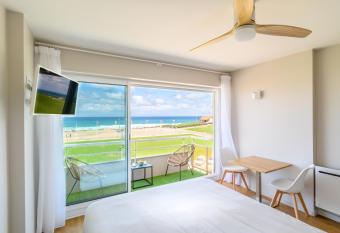 La Suite de l Oc  an - Vue exceptionnelle allows 18 year olds to book a room