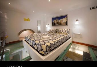 Loft Apollo / Ortigia Syracusae allows 18 year olds to book a room