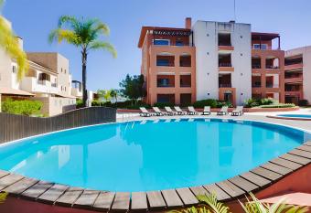 Vilamoura Victoria Gardens With Pool by Homing allows 18 year olds to book a room