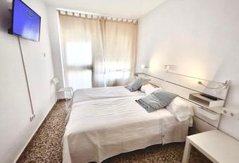 Old Town Estepona has Balcony rooms