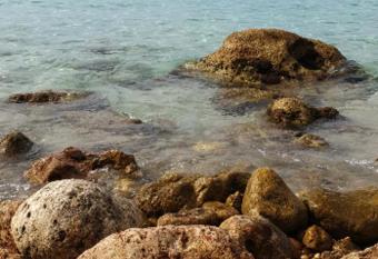 Beach house Cala Morlanda allows 18 year olds to book a room