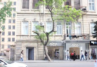 FAMANA HOSTEL allows 18 year olds to book a room