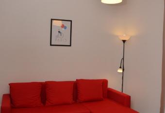 Lion Guest House has Balcony rooms