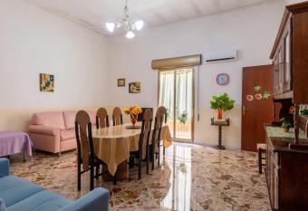 Casa Vicino Al Centro Di Mazara has Balcony rooms