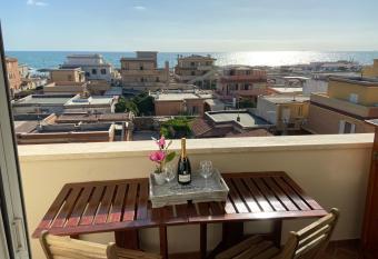 AGM Suite - Rome Airport FCO - Fiumicino Mare allows 18 year olds to book a room