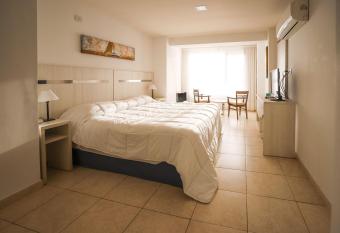 Departamento en Amarras allows 18 year olds to book a room