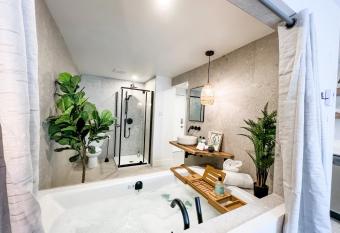 Suite NordiK105 by Gestion ELITE allows 18 year olds to book a room