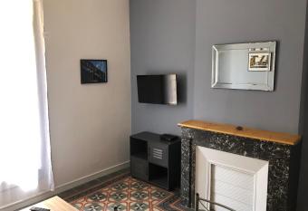 HAUSSMANNIEN TOWNHOUSE SETE HYPER CENTRE PIETON H has Balcony rooms