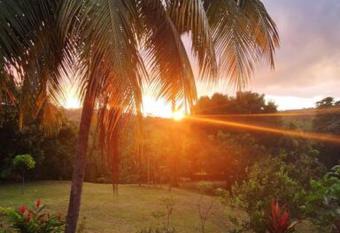 Villa tropicale charmant T2 dans un cadre verdoyant allows 18 year olds to book a room