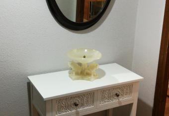 Berleo 1 Piso completo en pleno casco hist  rico. allows 18 year olds to book a room