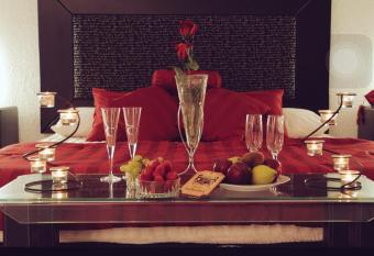 Hacienda San Francisco has rooms with a private hot tub