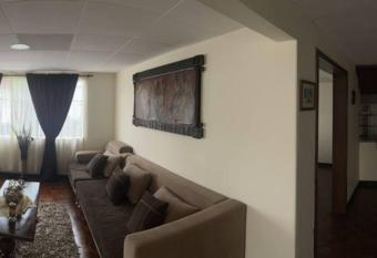 CASA 2 PISOS 100% FUNCIONAL EN CUENCA GARANTIZADO has Balcony rooms