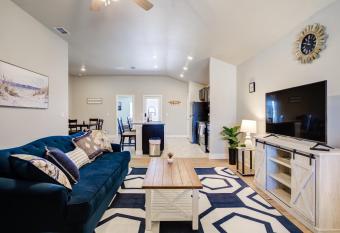 Milano Lodge - Cozy Retreat has Balcony rooms