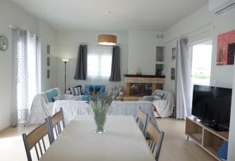 Single House by the Sea has Balcony rooms