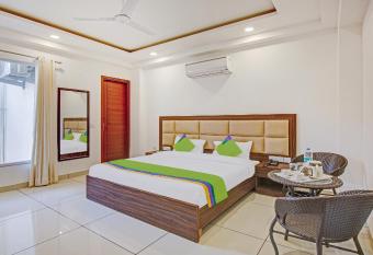 Treebo Aviraj Inn allows 18 year olds to book a room