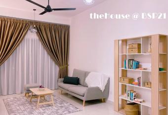 theHouse@BSP21 [free Wifi+Private Parking] has Balcony rooms