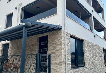 Apartmani CUBE A has Balcony rooms