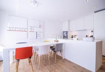 Salis 01 allows 18 year olds to book a room