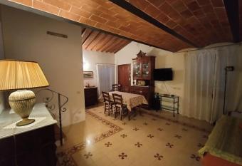 casa centro storico allows 18 year olds to book a room