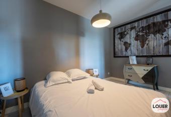 Le Bistrot 11 cosy et chaleureux gare d Ambroise allows 18 year olds to book a room