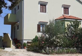 Kelk Loznati has Balcony rooms