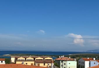 Apartment Happy Place 11 has Balcony rooms