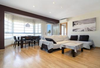 Hauzify I Apartament Sant Roc has Balcony rooms