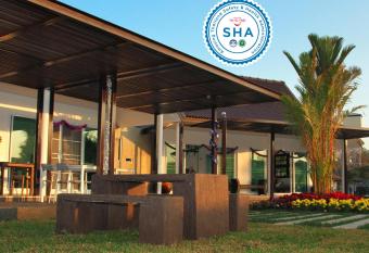 Chiangrai Green Park Resort allows 18 year olds to book a room