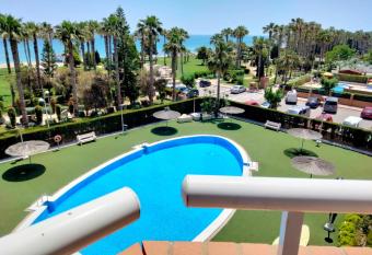 ACV - Vistamar II-1   linea pl 3 frontal al mar allows 18 year olds to book a room