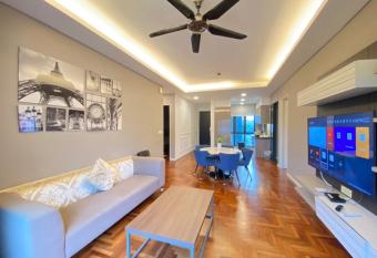 Genting Highlands Vista Superior suite 4R, 4Baths, Up to15pax, Bathtub, Coway, Unlimited WiFi, 65 SmartTV, 2 Private Parking has rooms with a private hot tub