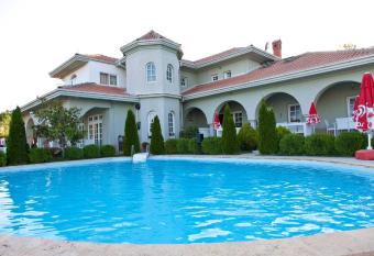 Sunny House has Balcony rooms