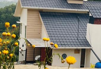 Zero Degree Luxury Stay has Balcony rooms