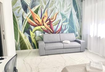 IL VIAGGIATORE RELAIS SUL MARE has Balcony rooms