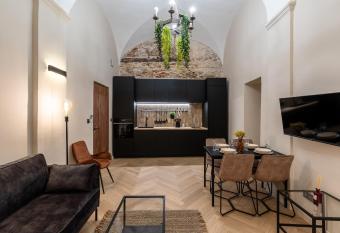 Tianu : Bastia place du March   has Balcony rooms