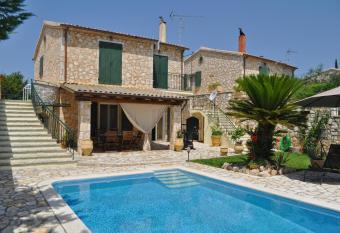 Stone Pool House Gouvia has Balcony rooms