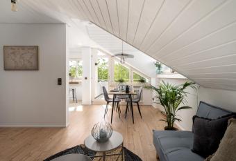 Wohlf  hlwohnung,Parkplatz,Zentral,WOW Streaming, Balkon,Hohentwiel,Schweiz N  he, MAC,Stadthalle allows 18 year olds to book a room