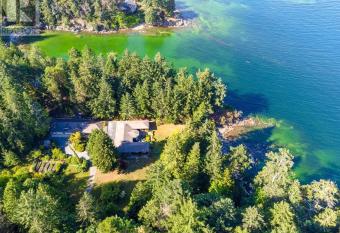 SeaLaVie Rare Peaceful & Hidden Gem Shore House has Balcony rooms